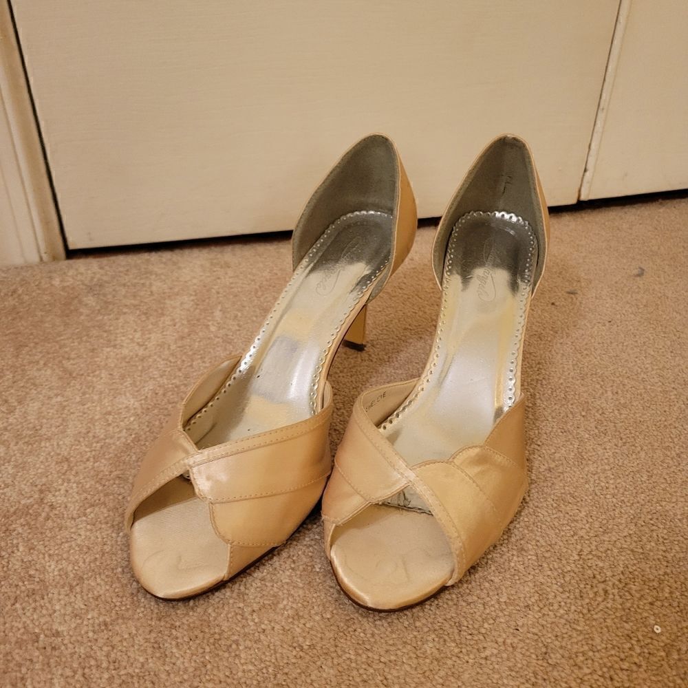 Michealangelo open toe shoes. Size 11.